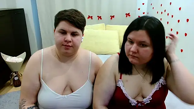 BeckyAndHellen webcam