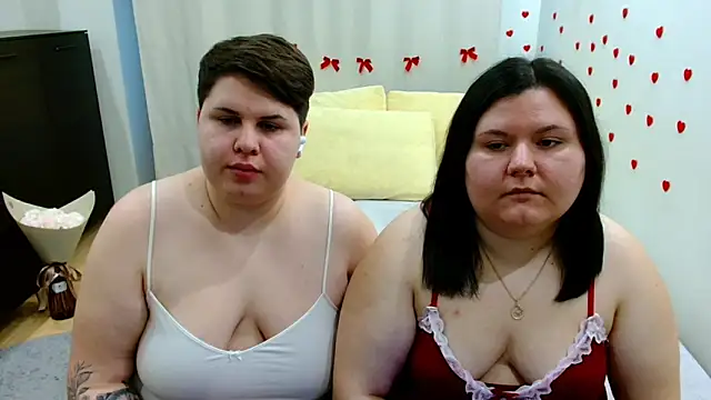 BeckyAndHellen webcam