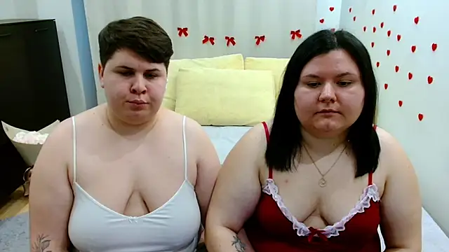 BeckyAndHellen webcam
