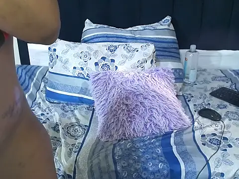 goldenbigasscurvy - GoldenBigAssCurvy's free webcam