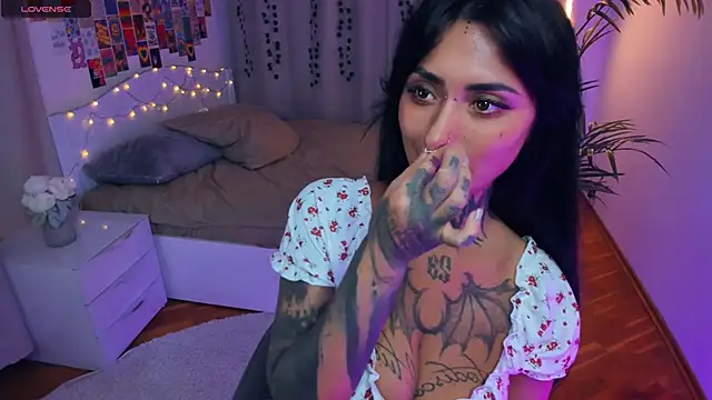 CharimgSabrina webcam