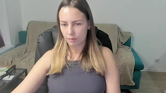 Mia_shy1 webcam