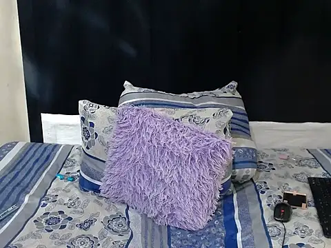 GoldenBigAssCurvy webcam