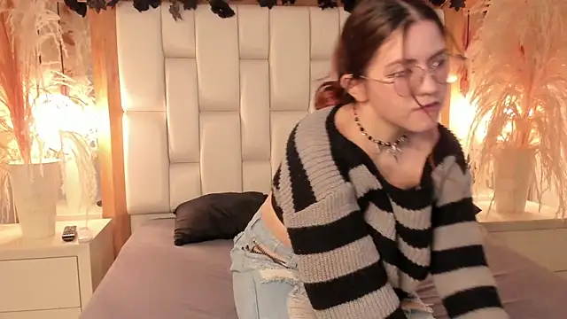 Daphne_And_Roger webcam