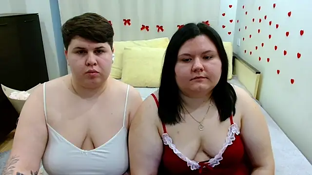 BeckyAndHellen webcam