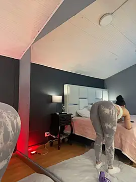 BellaFernandez__ webcam