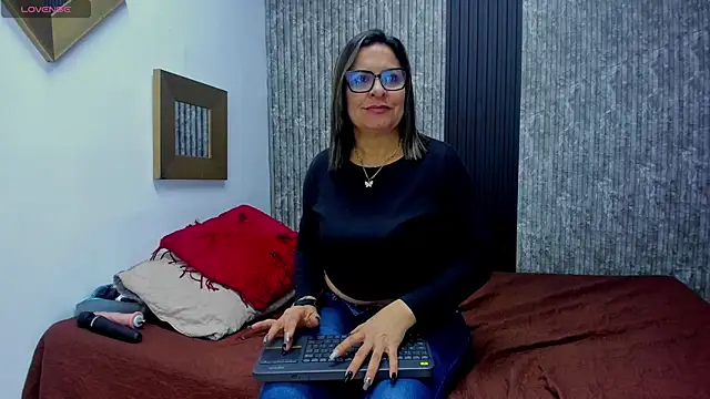 Agatha_Pleasure webcam