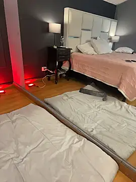 BellaFernandez__ webcam