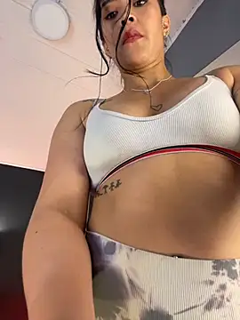 BellaFernandez__ webcam