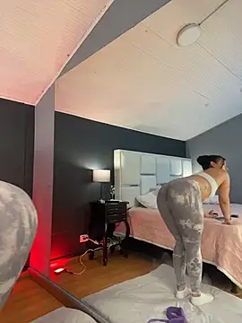 BellaFernandez__ webcam