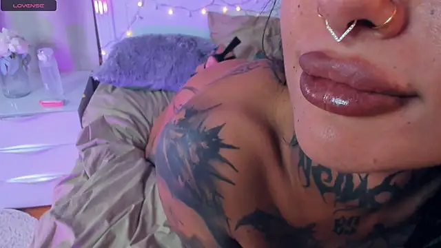 CharimgSabrina webcam