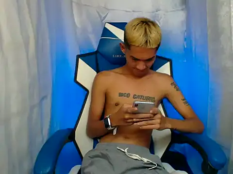 riks_tyler (Ask my age) - christmas cum