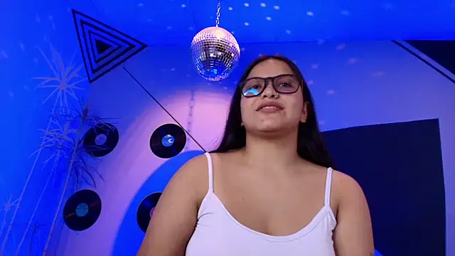 lilith_and_khloe (F teen) - ridding dildo