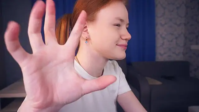 karlyngow (F teen) - Cold ice on my hot lips