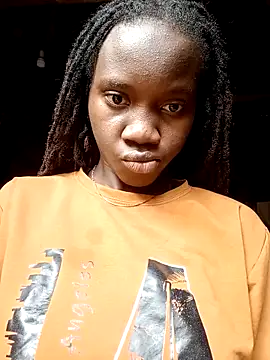 Black_juicy24 webcam