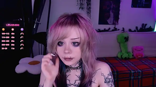 lollyshy (F teen) - Pinch nipples