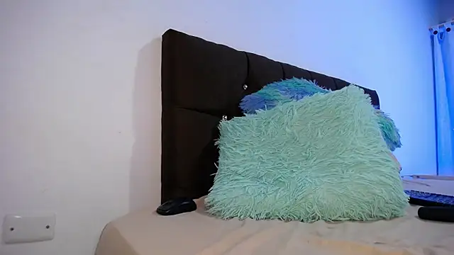 Sweet_hot_mia webcam