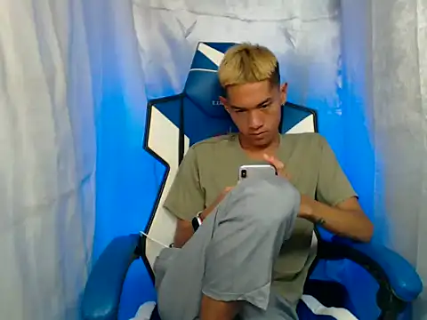 riks_tyler - Riks_tyler's free webcam - UK Sex Cams