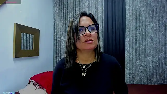 Agatha_Pleasure webcam