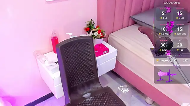 alana_glasses webcam