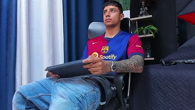 jaze_bradley (M twink) - NAKED