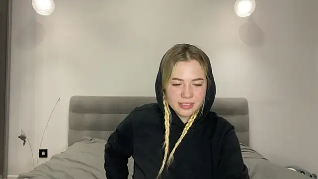 Embersweetbunny webcam