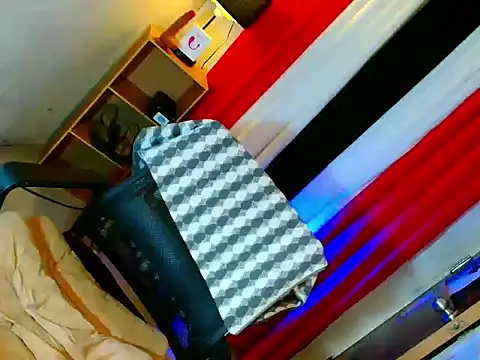 HOLLYWOOD_QUEEN_88 webcam