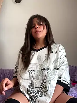 Webcam Model (MiaCollinssx)  is live.Free join now!