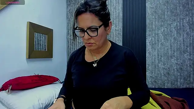 Agatha_Pleasure webcam