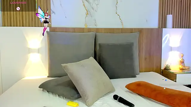 Zhara_Lenoire webcam