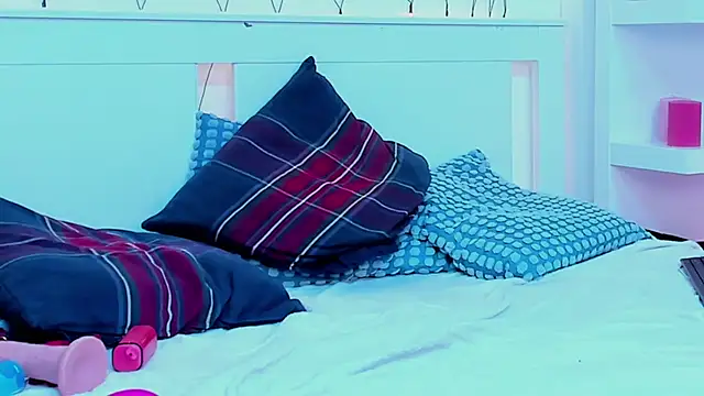 monaluxxx - MonaLuxxx's free webcam