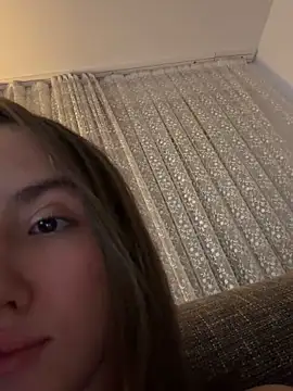 Webcam Model (EmilyWi_) is live