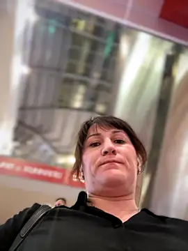 ZhenjaPoledance webcam