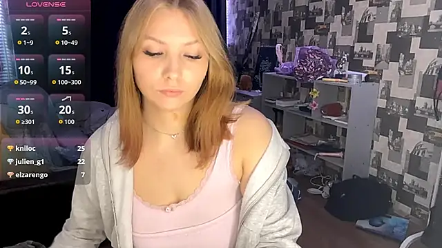 swiisweet (F teen) - Show tongue <3