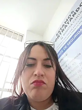 lesly_10- - Lesly_10-'s free webcam