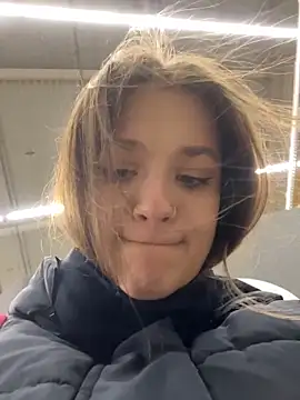 kittyqueeny (F young) - try taste WET PUSSY right on tram