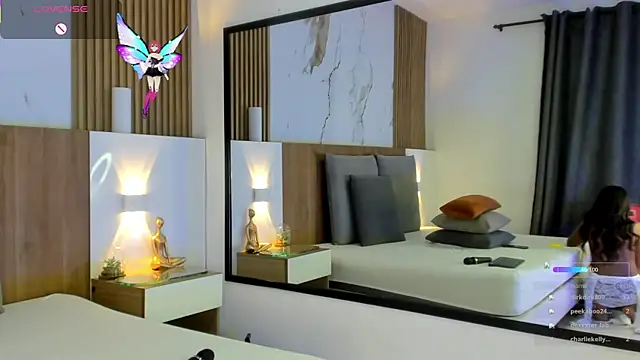 Zhara_Lenoire webcam