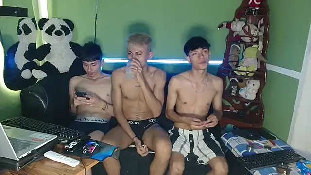 murb_xxx Live Webcam on Stripchat