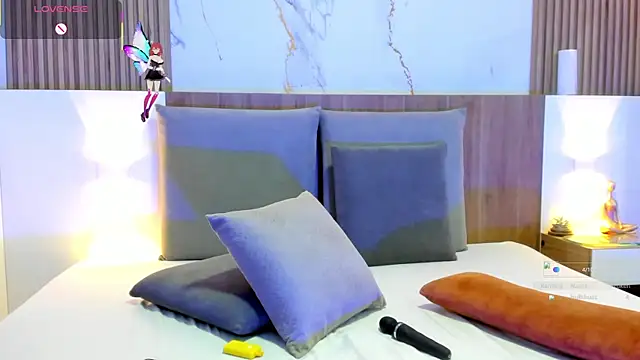 Zhara_Lenoire webcam