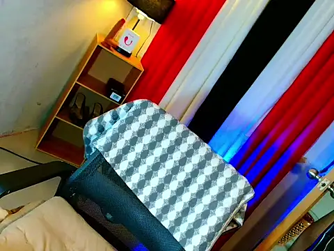 HOLLYWOOD_QUEEN_88 webcam