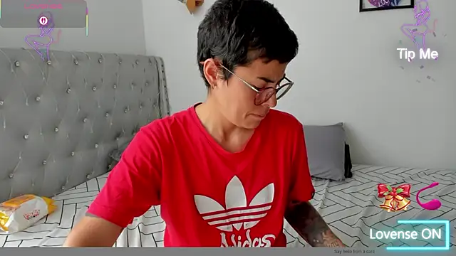 natt_op (F young) - I shave my pussy in public or in a priva