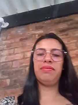 nathaly_12 (G young) - Removing a bra in public