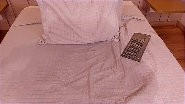 isabellaroberts1 - Isabellaroberts1's free webcam - UK Sex Cams