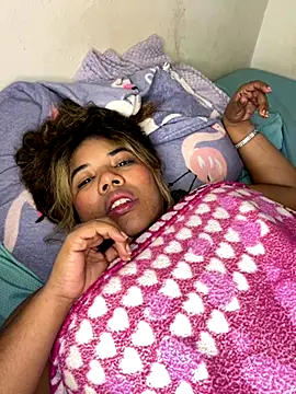 _nickypurple_ (F young) - Make vibrante pussy please