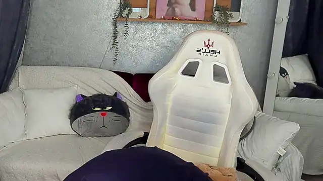 charlywines - CharlyWines's free webcam