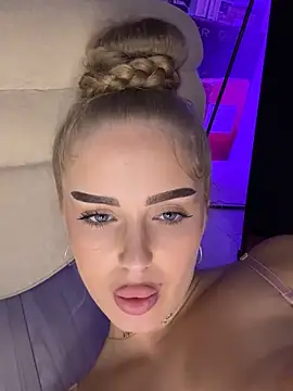 aubrielerouj1 - AubrieleRouj1's free webcam