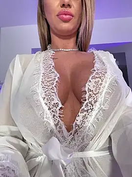 Webcam Model (KirstieVegas)  is live.Free join now!