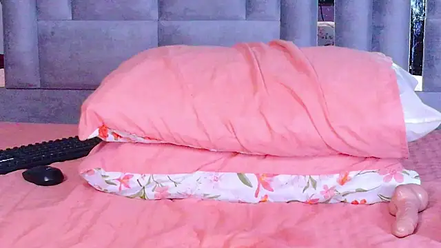 cutepetitee webcam stripchat model stream image