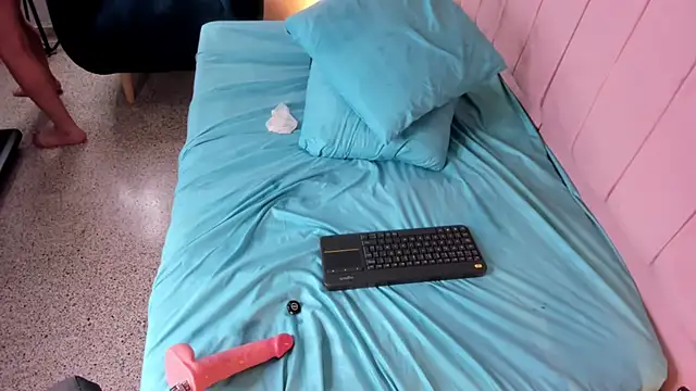 Hillary_Collins1 webcam