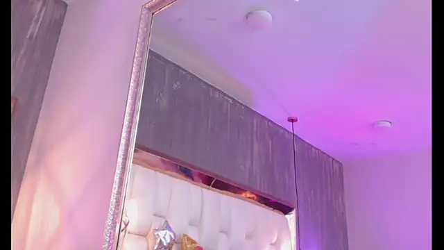 Foxxy_Doll Live Webcam on Stripchat